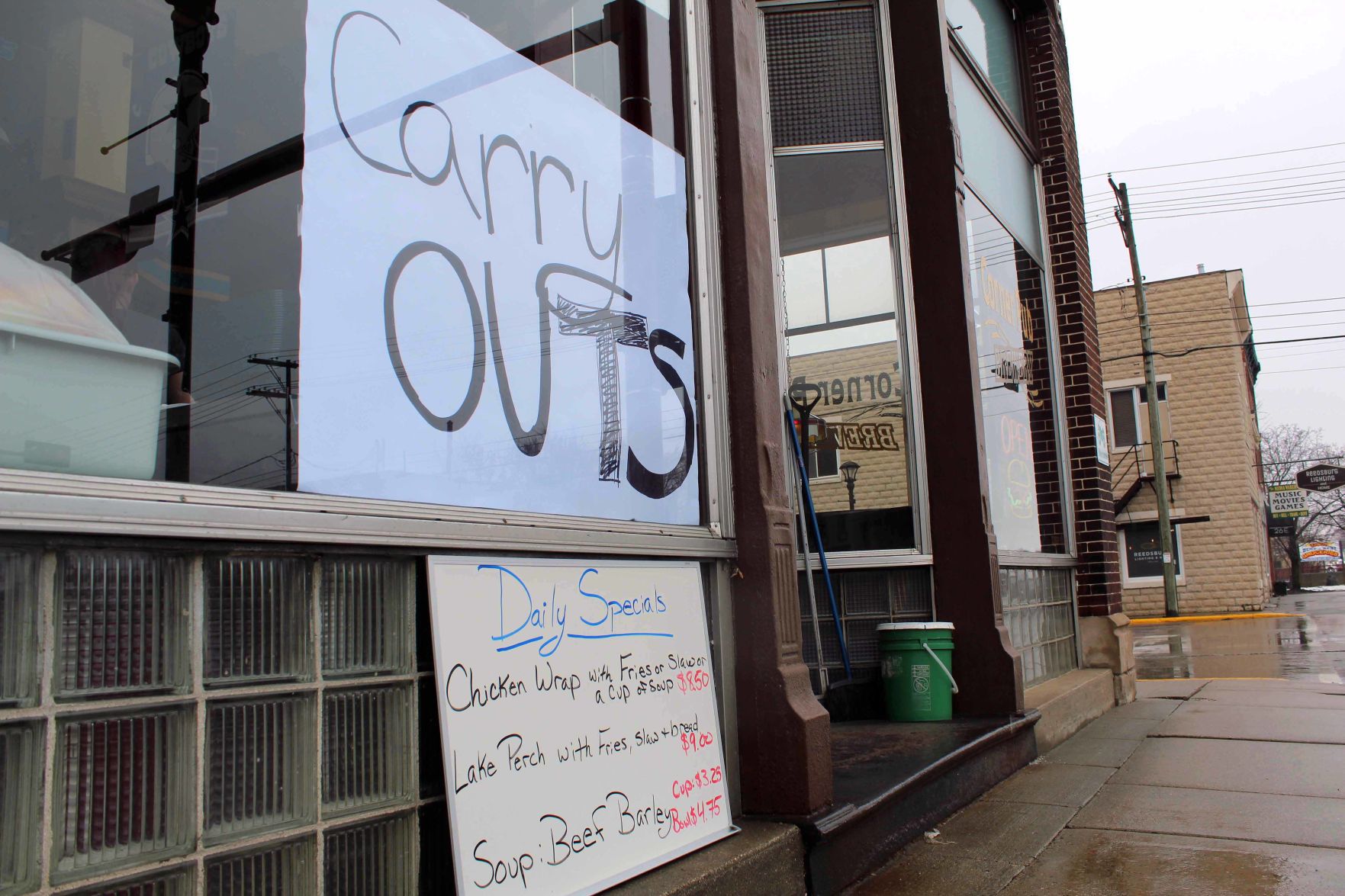 Reedsburg Corner Pub Carry Out Picture